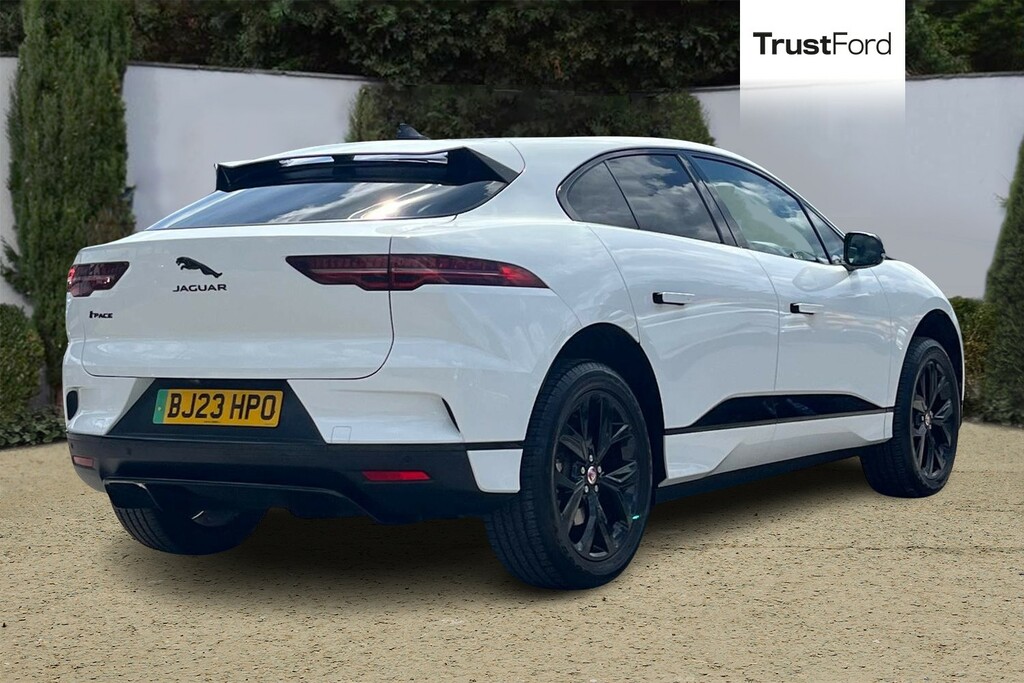 Jaguar I-Pace 294Kw Ev400 Black 90Kwh 11Kw Charger White #4