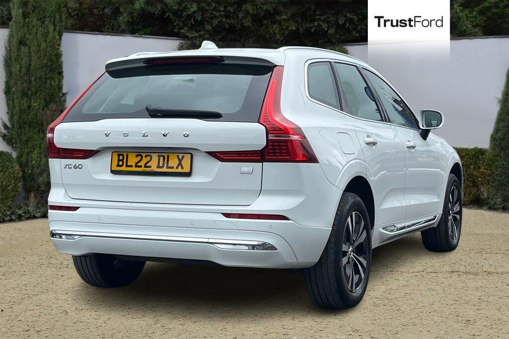 Volvo XC60 2.0H T6 Recharge 18.8Kwh Core Suv Plug- White #4