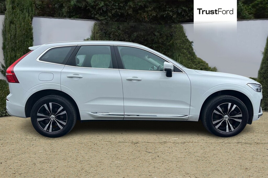 Volvo XC60 2.0H T6 Recharge 18.8Kwh Core Suv Plug- White #3