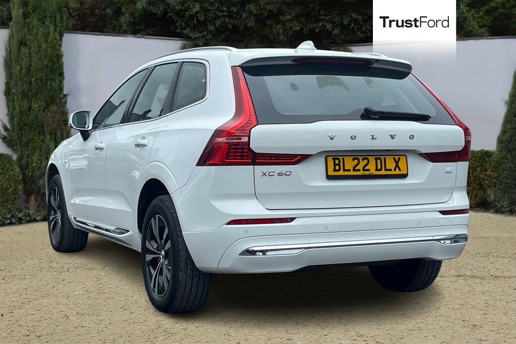 Volvo XC60 2.0H T6 Recharge 18.8Kwh Core Suv Plug- White #2