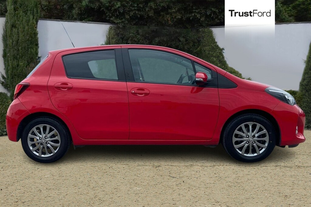 Toyota Yaris 1.33 Vvt-i Icon Tss Leather Nav Red #3