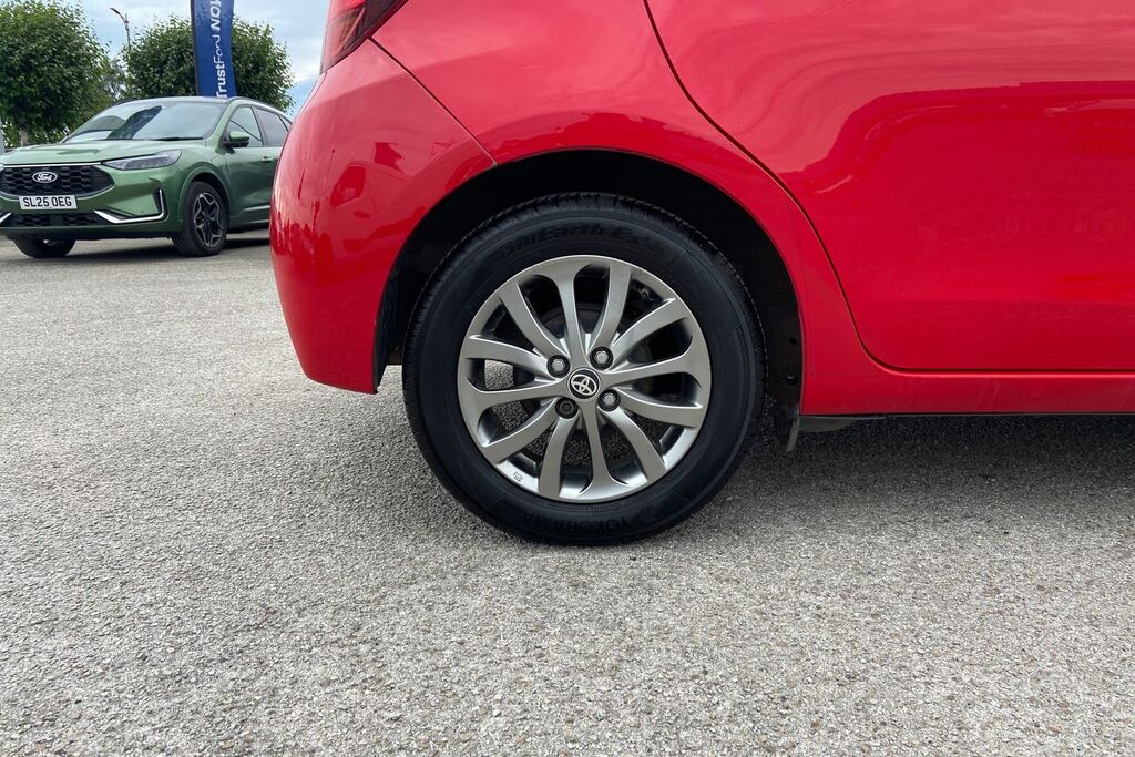 Toyota Yaris Hatchback 1.0 Vvt-i Icon Euro 6 201767 Red #8
