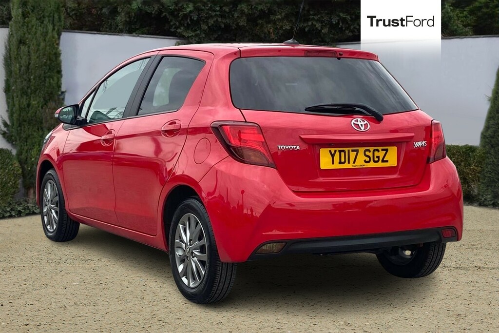 Toyota Yaris 1.33 Vvt-i Icon Tss Leather Nav Red #2