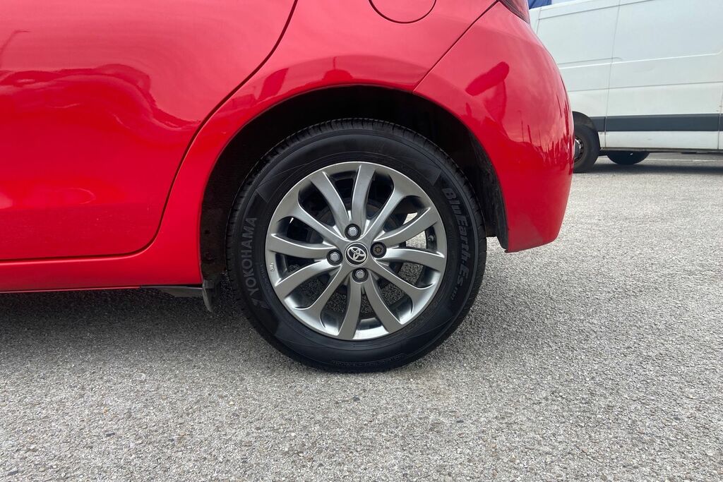 Toyota Yaris Hatchback 1.0 Vvt-i Icon Euro 6 201767 Red #31
