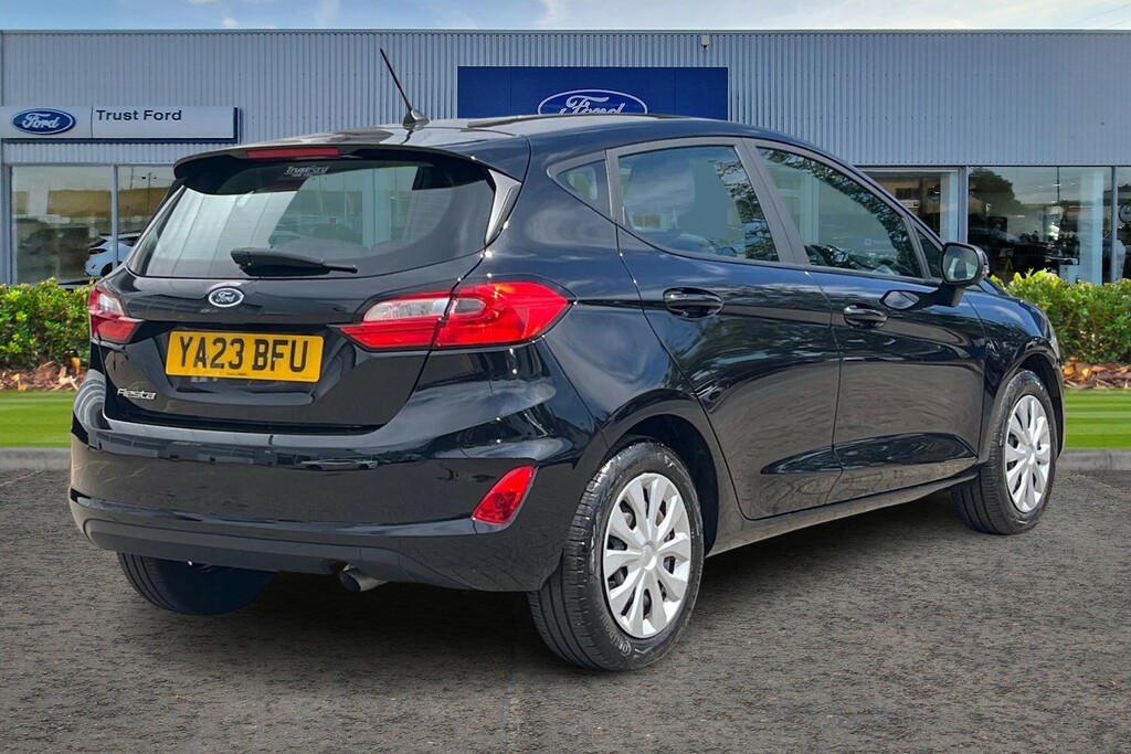Ford Fiesta 1.1 Trend Black #4