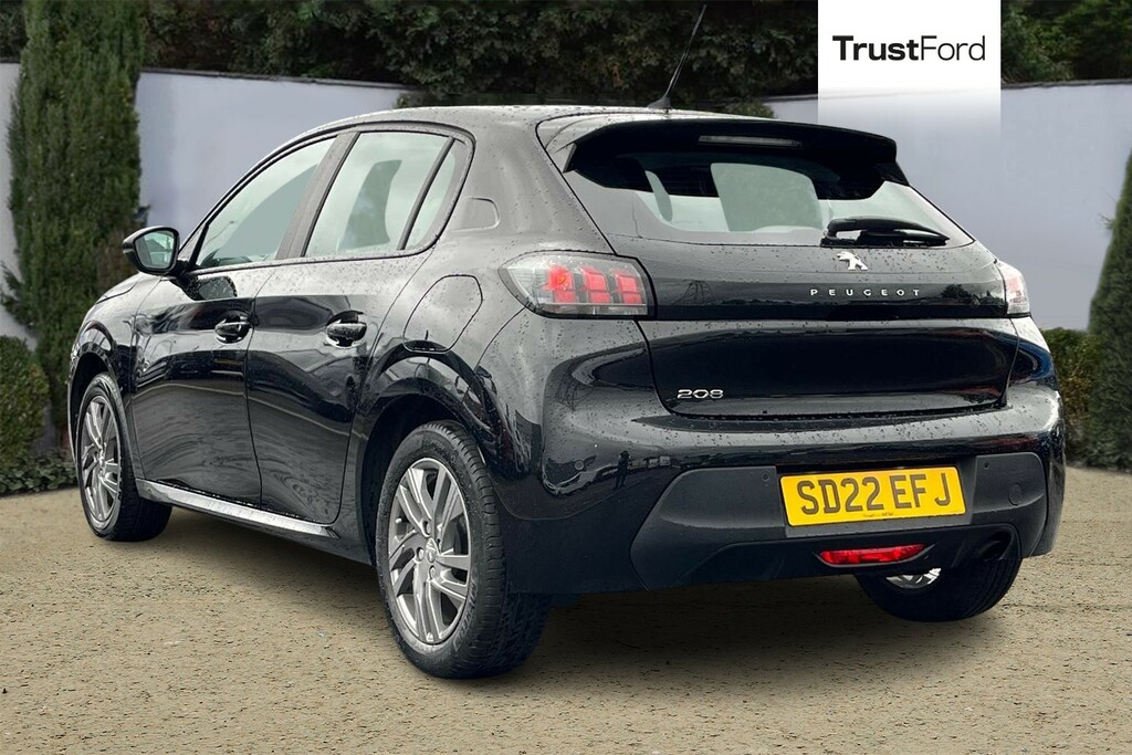 Peugeot 208 1.2 Puretech Active Premium Black #2