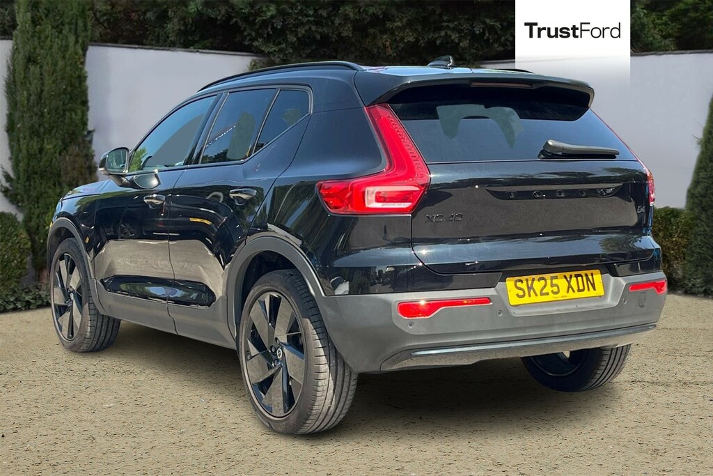 Volvo XC40 2.0 B4p Plus Black Edition Digital Dash R Black #2