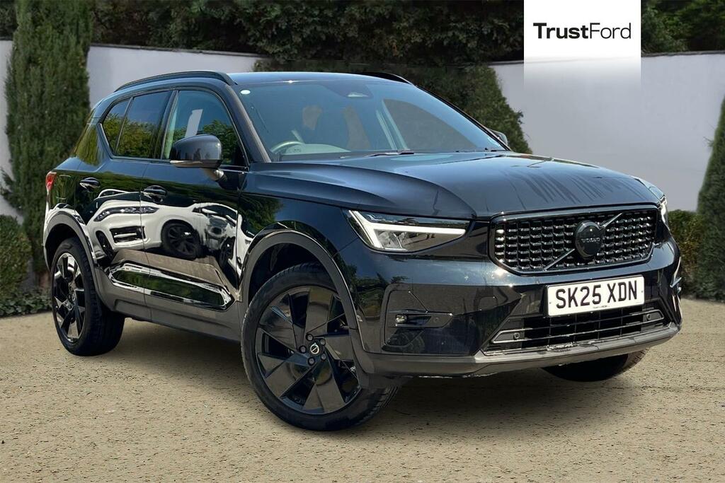 Volvo XC40 2.0 B4p Plus Black Edition Digital Dash R Black