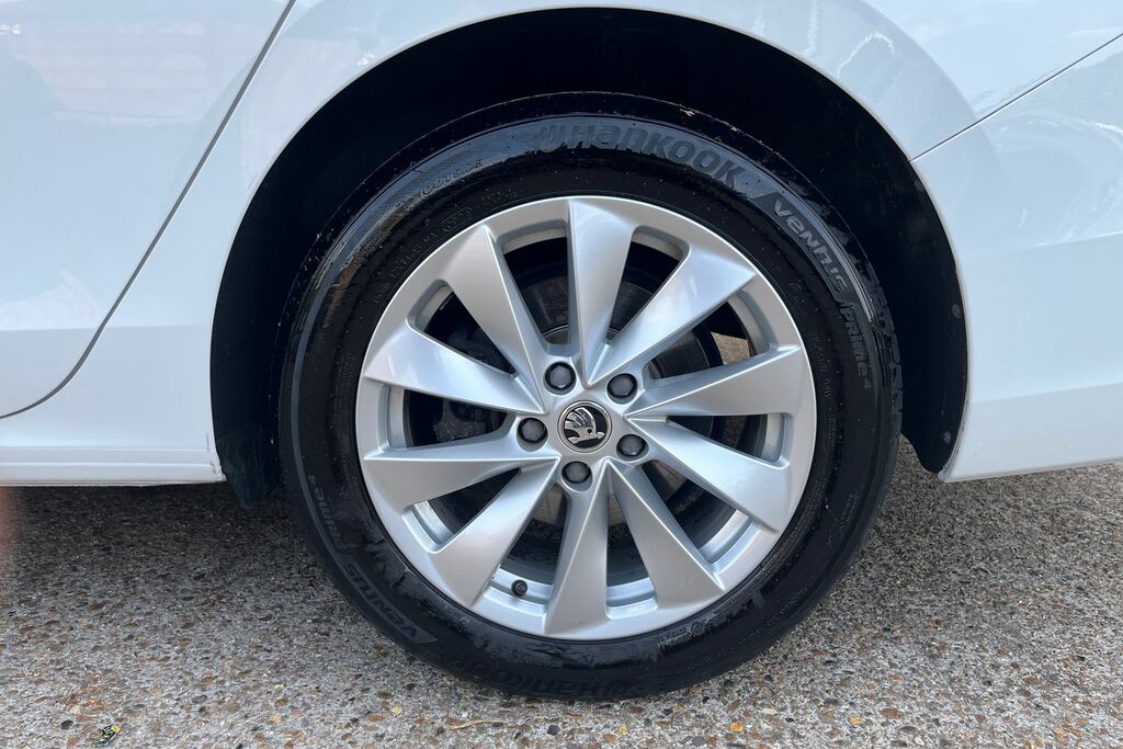 Skoda Superb Skoda Superb Estate Se Technology 2.0 Tdi 150 Ps D Black #8