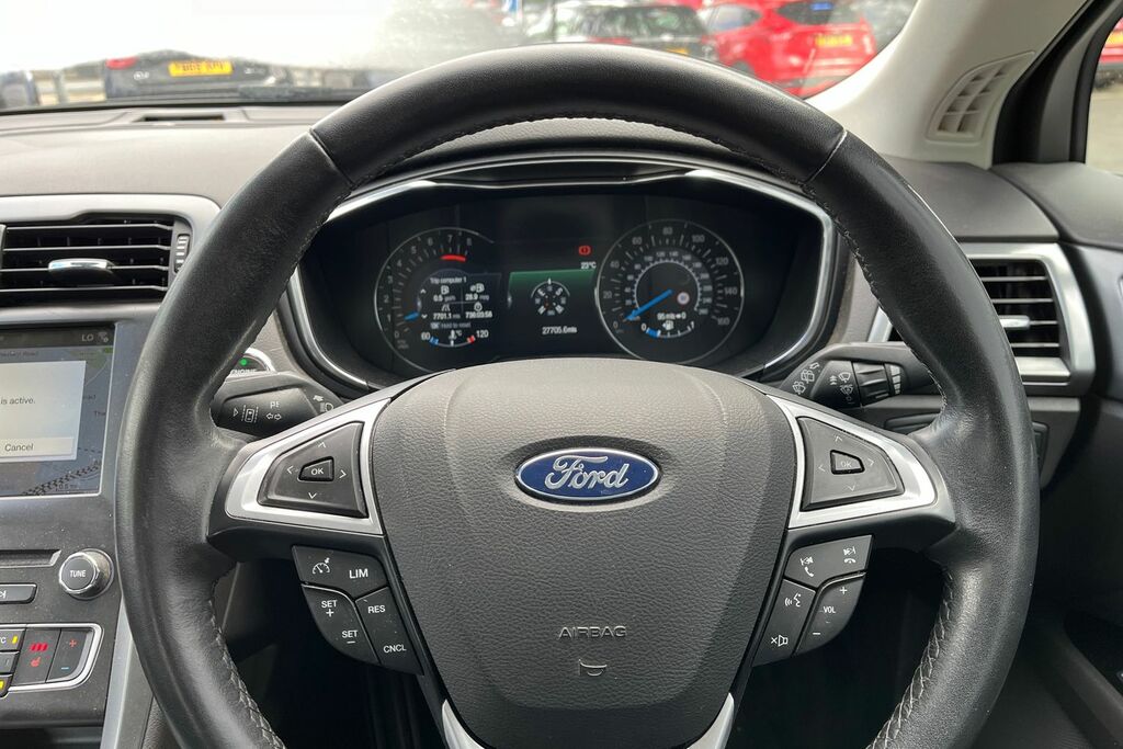 Ford Mondeo Zetec Econetic Tdci 1.5 Zetec Econetic Tdci White #12
