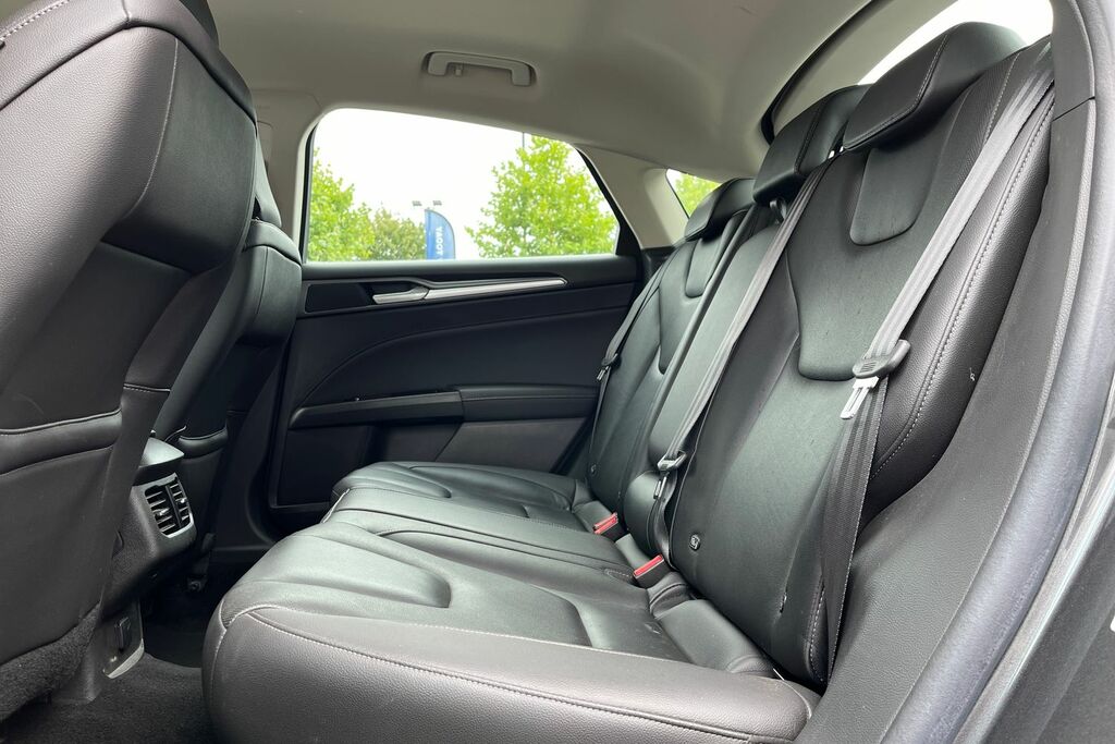 Ford Mondeo Zetec Econetic Tdci 1.5 Zetec Econetic Tdci White #20
