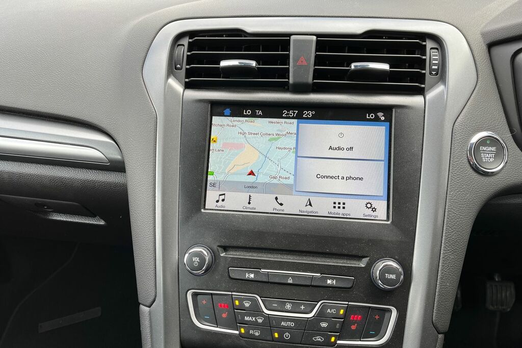 Ford Mondeo Zetec Econetic Tdci 1.5 Zetec Econetic Tdci White #26