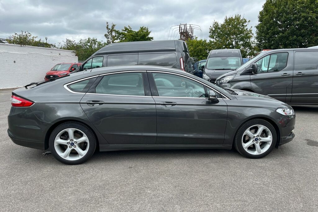 Ford Mondeo Zetec Econetic Tdci 1.5 Zetec Econetic Tdci White #37