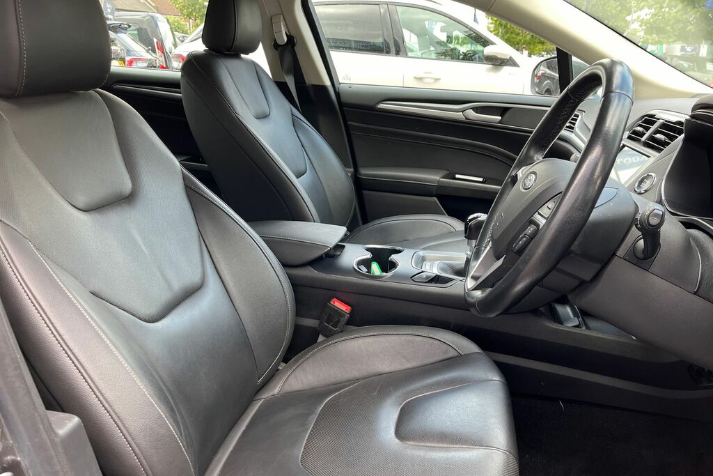Ford Mondeo Zetec Econetic Tdci 1.5 Zetec Econetic Tdci White #17
