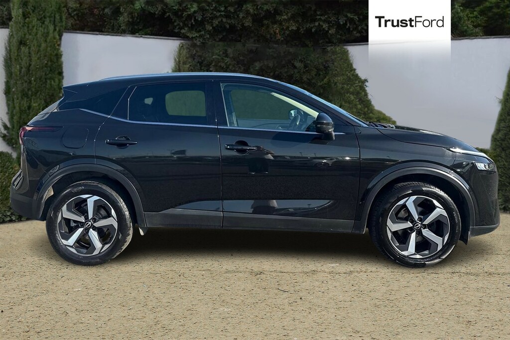 Nissan Qashqai 1.3 Dig-t Mhev N-connecta Suv Hybrid Xt Black #3