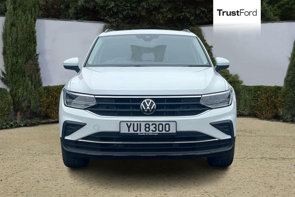 Volkswagen Tiguan Life YUI8300 White #6