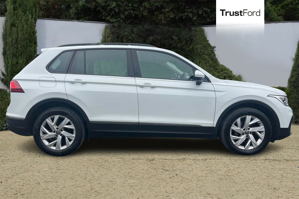 Volkswagen Tiguan Life YUI8300 White #3