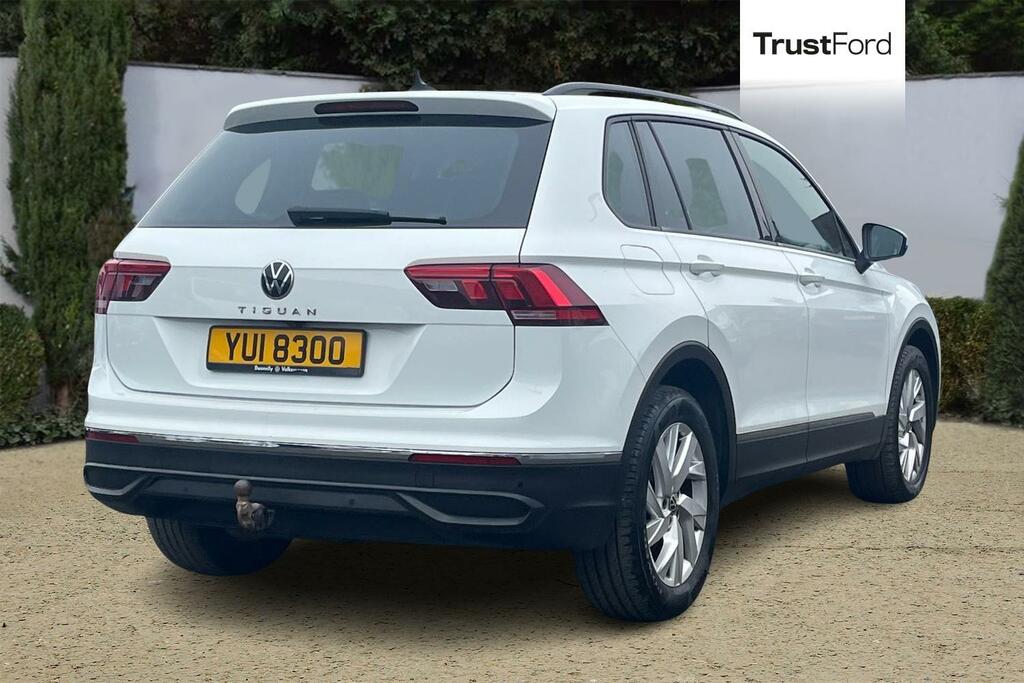 Volkswagen Tiguan Life YUI8300 White #4