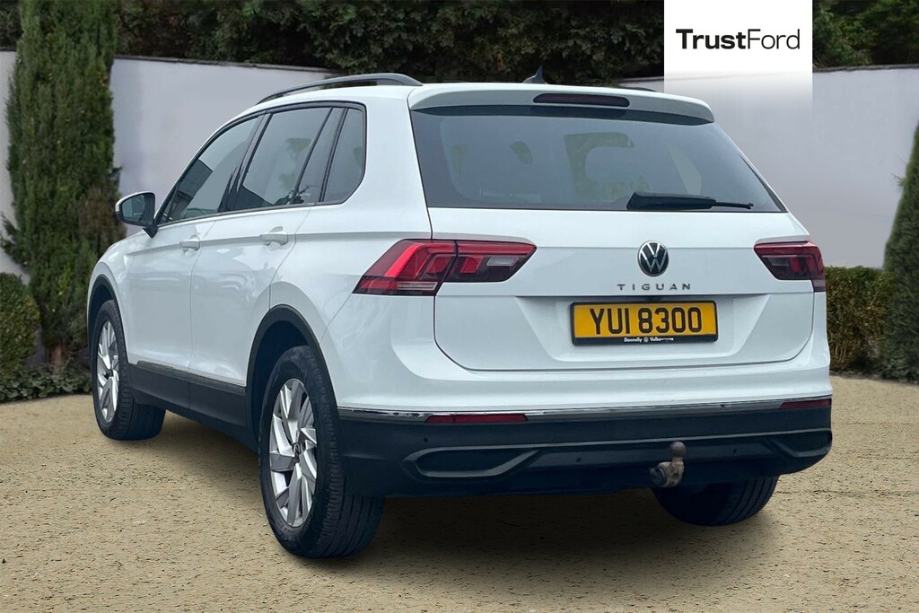 Volkswagen Tiguan Life YUI8300 White #2