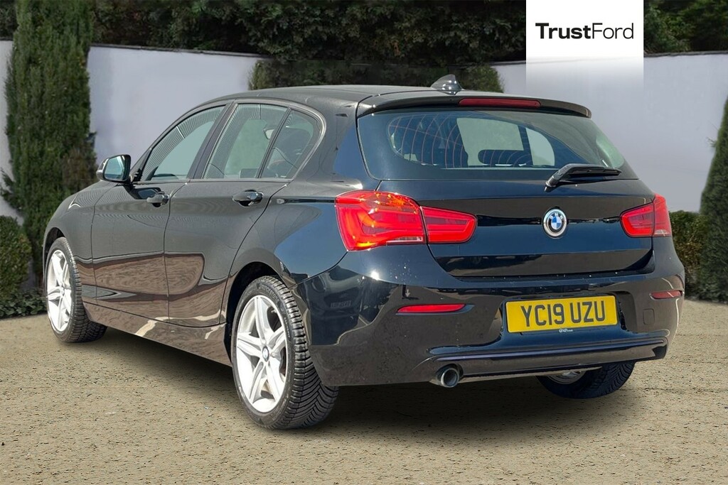 BMW 1 Series 118I 1.5 Sport Nav Servotronic Black #2