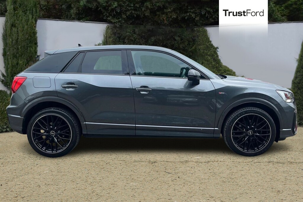 Audi Q2 35 Tfsi Black Edition SN24POK Grey #3