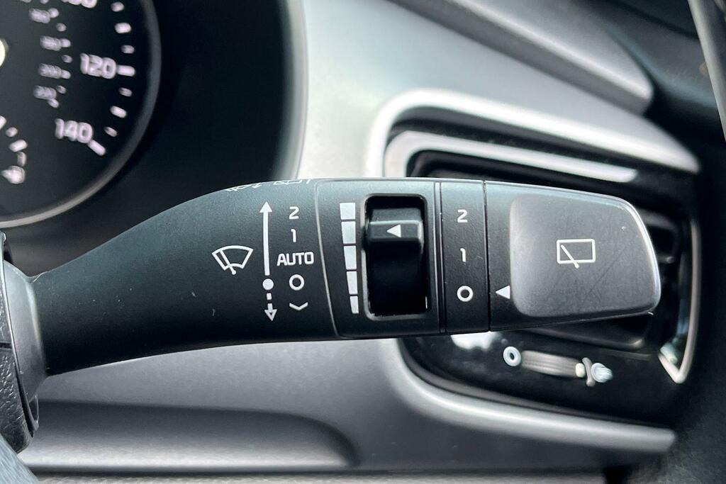 Kia Stonic 1.0 T-gdi Mhev Gt-line Suv Hybrid Manua #15