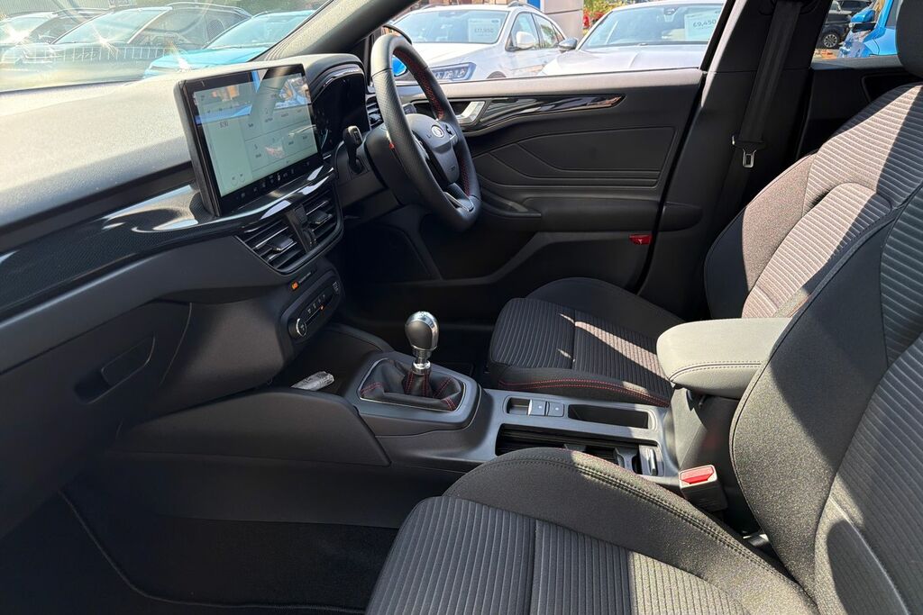 Ford Focus Titanium X Black #36