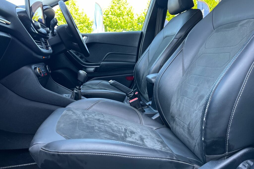Ford Fiesta Active Black #19