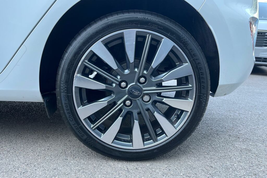 Ford Fiesta Active Black #8