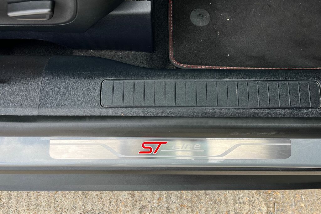 Ford Kuga Titanium Silver #29