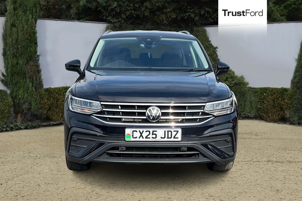 Volkswagen Tiguan Allspace Life CX25JDZ Black #6