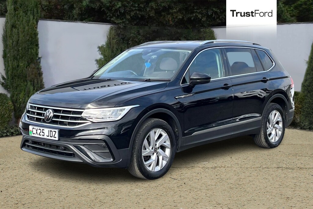Volkswagen Tiguan Allspace Life CX25JDZ Black #5