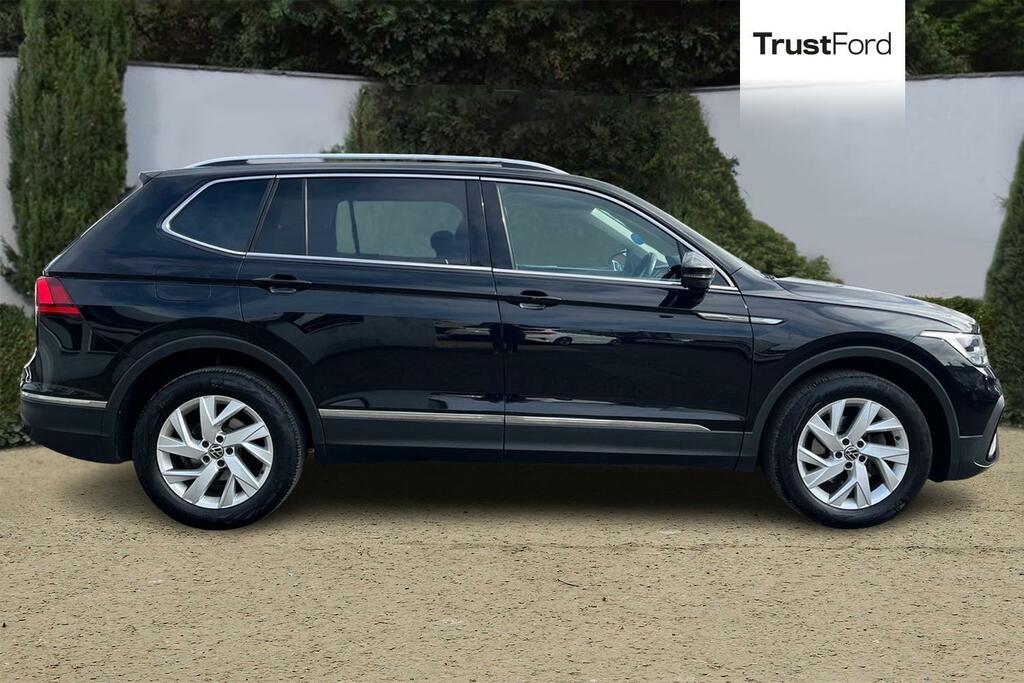 Volkswagen Tiguan Allspace Life CX25JDZ Black #3