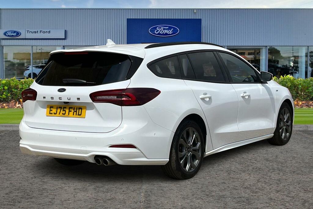 Ford Focus St-line EJ75FHD White #4