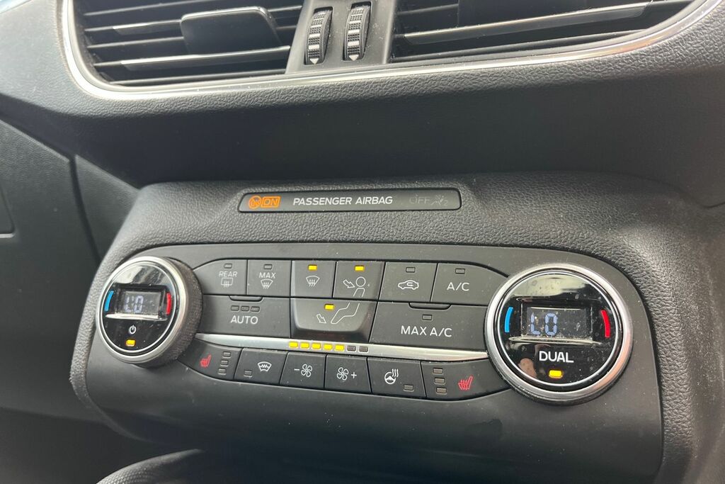 Ford Focus 1.0T Ecoboost Titanium Hatchback Blue #38