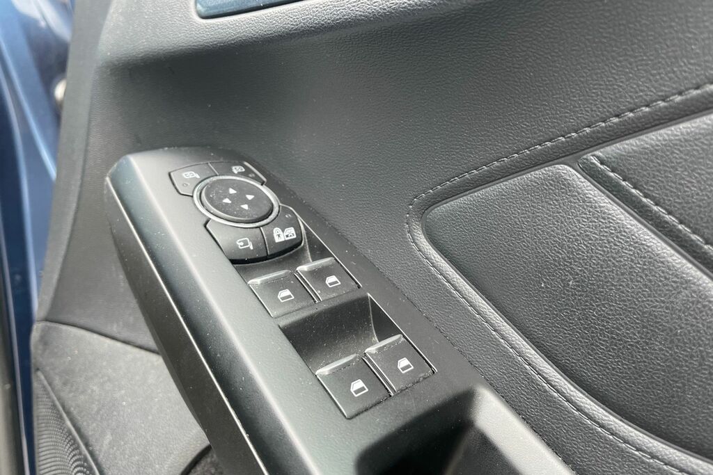 Ford Focus 1.0T Ecoboost Titanium Hatchback Blue #16