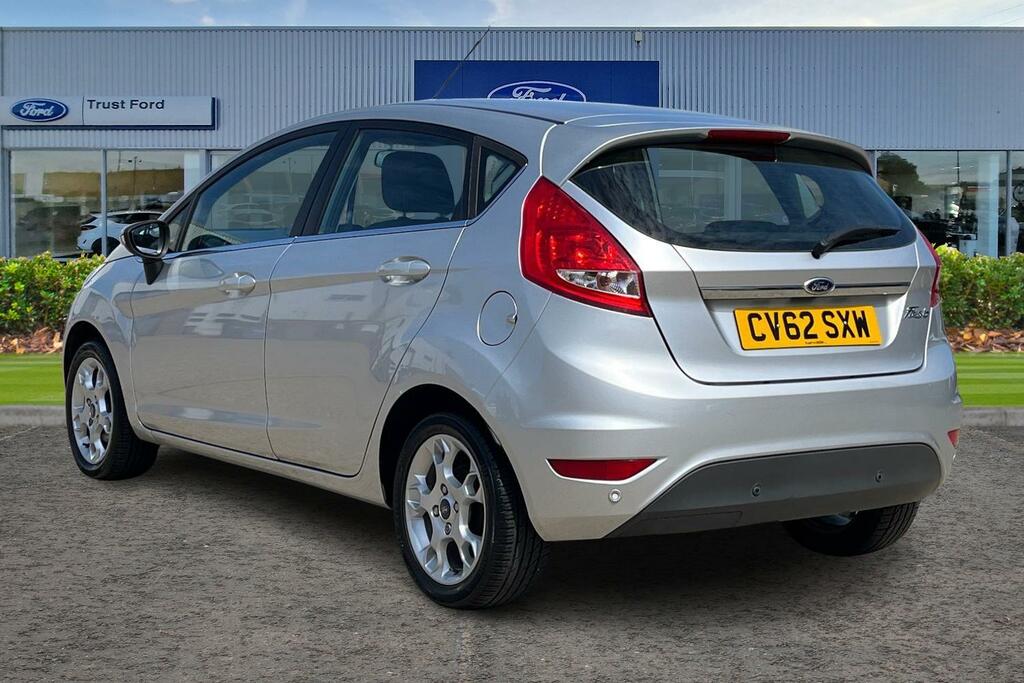 Ford Fiesta 1.25 Zetec Hatchback 129 G Km 8 Silver #2