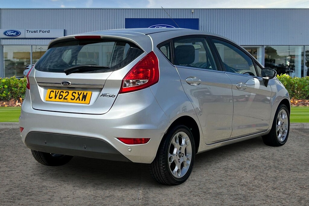 Ford Fiesta 1.25 Zetec Hatchback 129 G Km 8 Silver #4