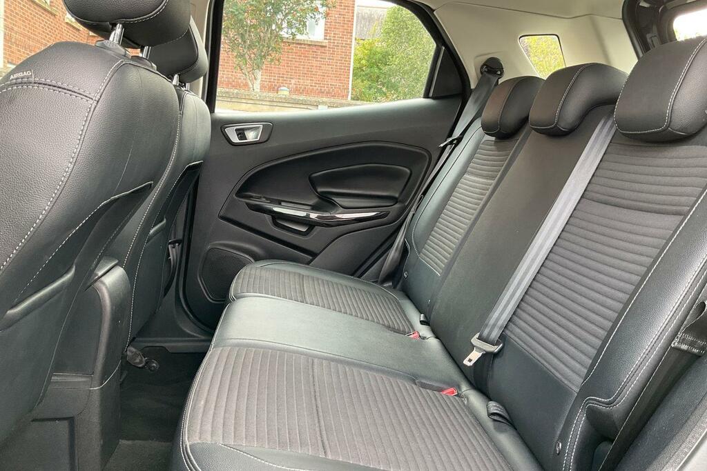 Ford Ecosport White #20