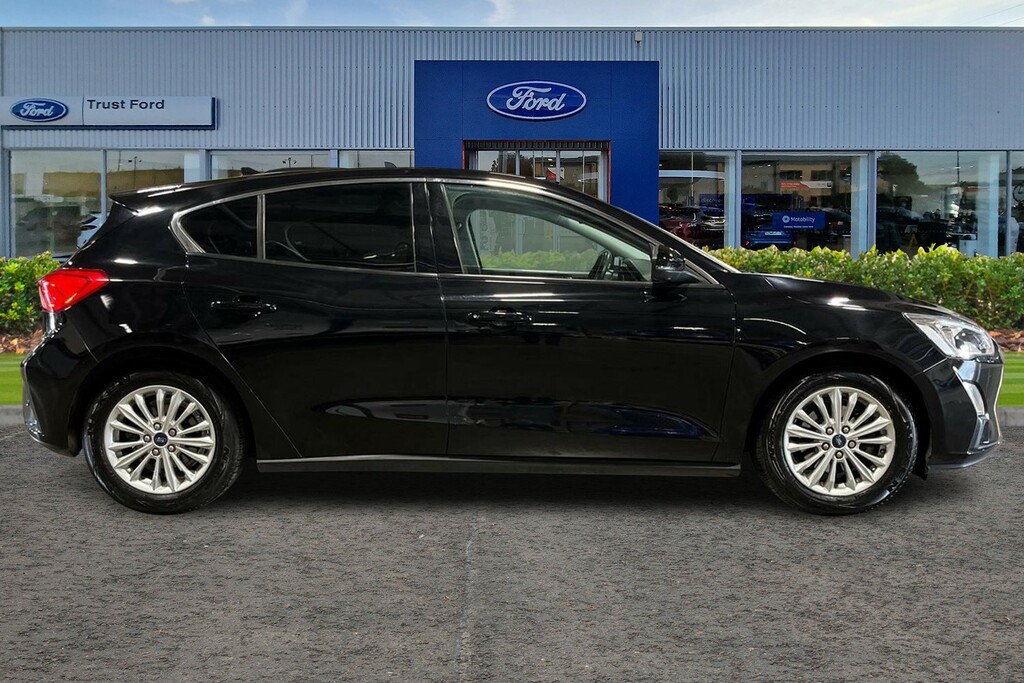 Ford Focus Titanium Black #3
