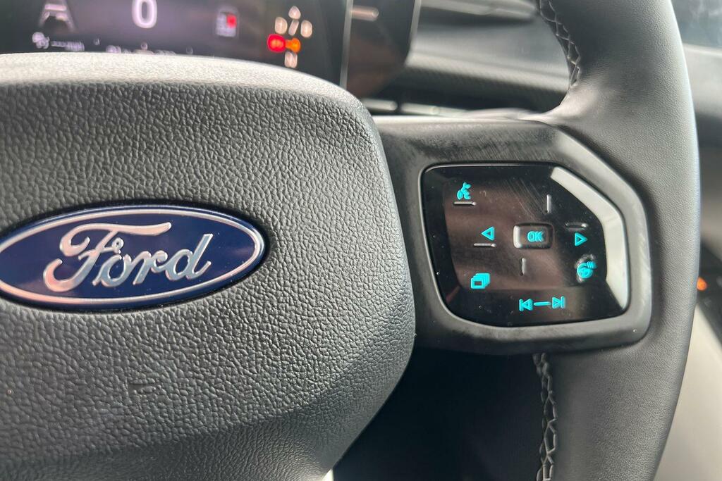 Ford Explorer 210Kw Premium 77Kwh 2024 Red #29