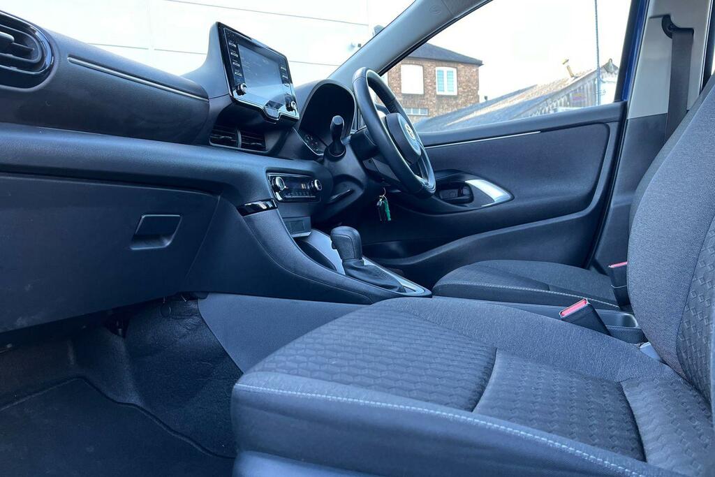 Toyota Yaris Design Black #18