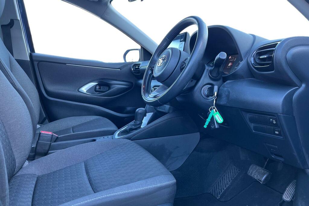 Toyota Yaris Design Black #9
