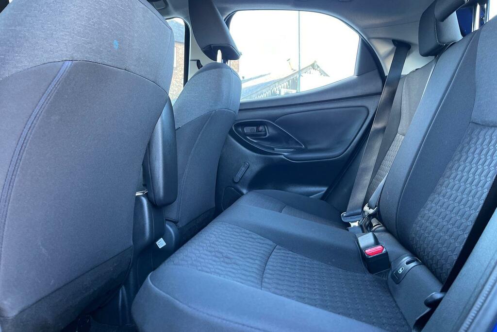 Toyota Yaris Design Black #20