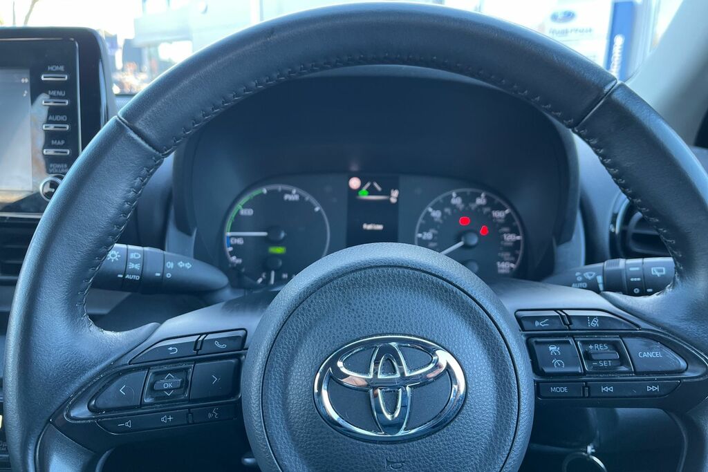 Toyota Yaris Design Black #23