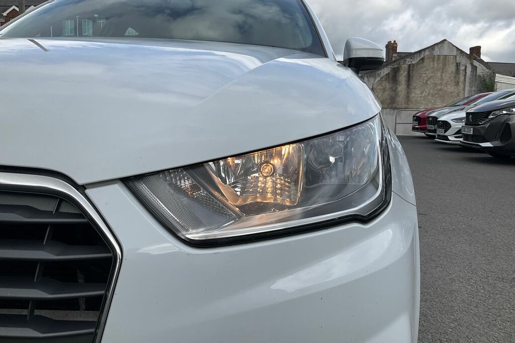 Audi A1 Audi A1 1.0 Tfsi Se Hatchback Eu White #37