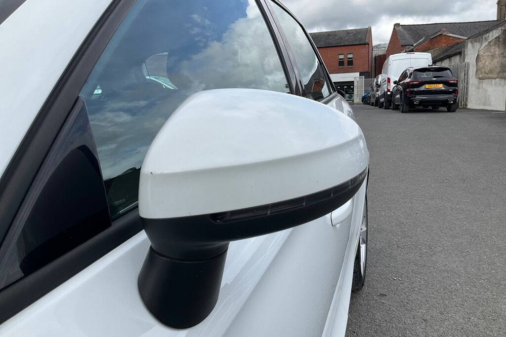 Audi A1 Audi A1 1.0 Tfsi Se Hatchback Eu White #36