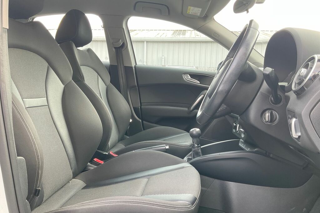 Audi A1 Audi A1 1.0 Tfsi Se Hatchback Eu White #17