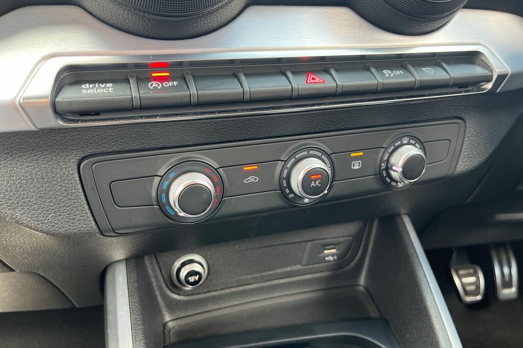 Audi Q2 Audi Q2 S Line 1.4 Tfsi Cylinder On Demand 150 Ps Grey #32