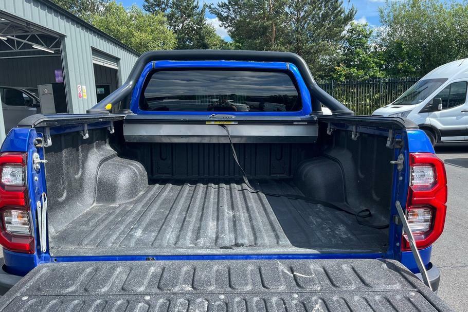 Toyota HILUX Invincible X 2.8 D-4d 4X4 Double Cab Pick Up Blue #4